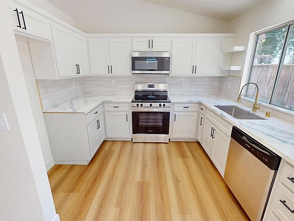 3rd image of 2370 E Jordan Ave