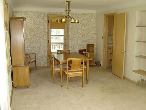3rd image of 8012 Parmenter Dr
