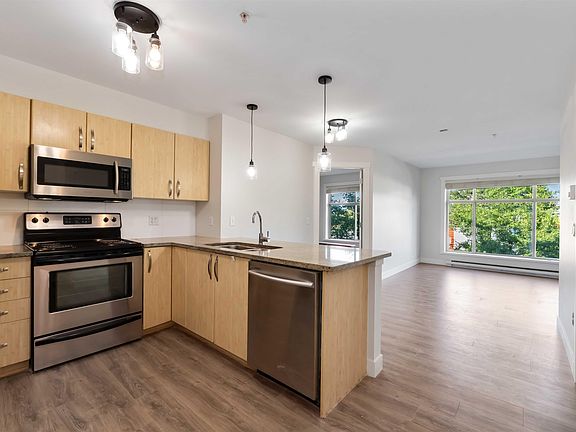 5th image of 13555 Gateway Dr #215