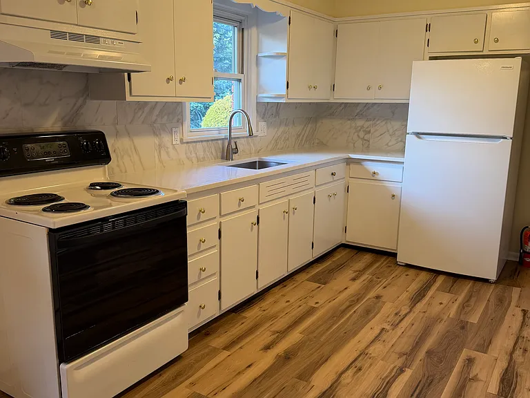 625 E Queen St — Photo 2