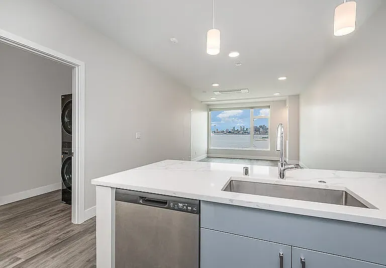 17XX Harbor Ave SW #400 — Photo 11