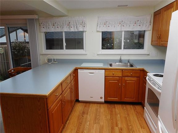 2nd image of 33 New Wickham Dr