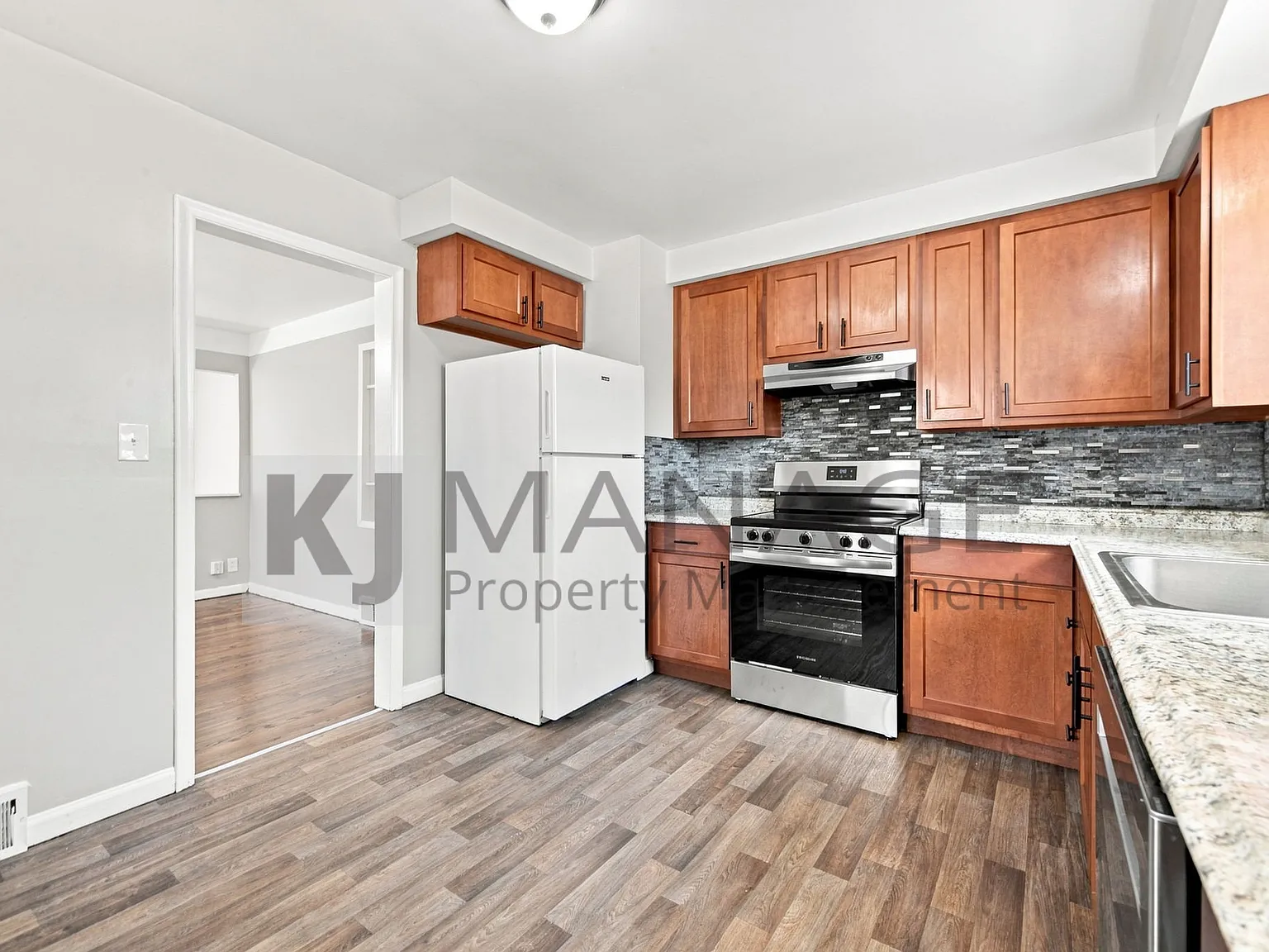 3 bed, 1010 sqft, $1,600 — Photo 2