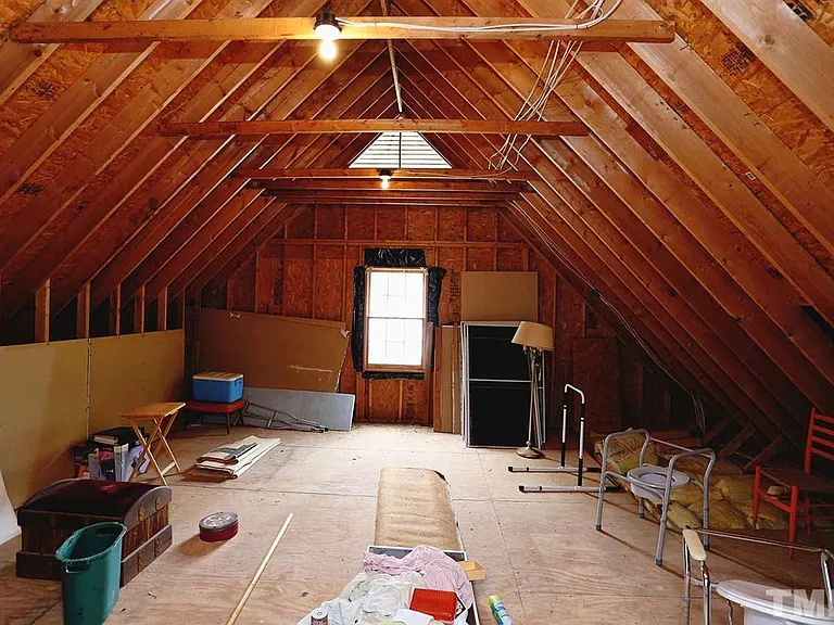 2204 E Old Oxford Rd — Photo 5