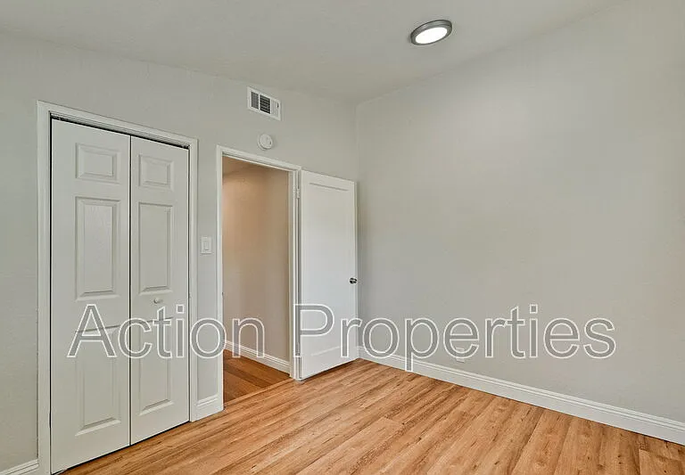 1125 Burgoyne St — Photo 28