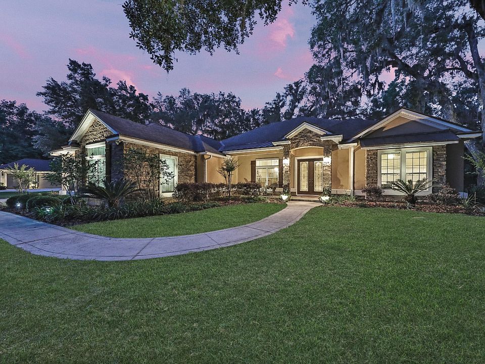 1st image of 140 Holly Berry Ln