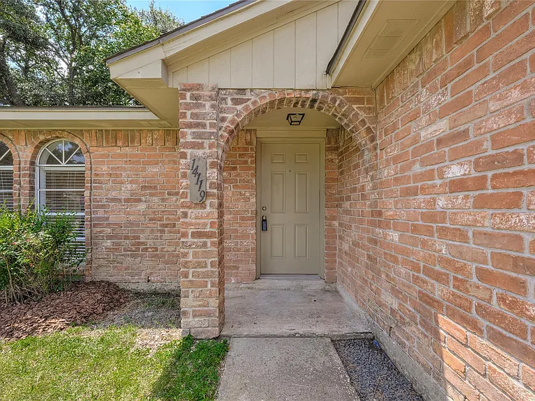 14119 Bella Dr — Photo 2