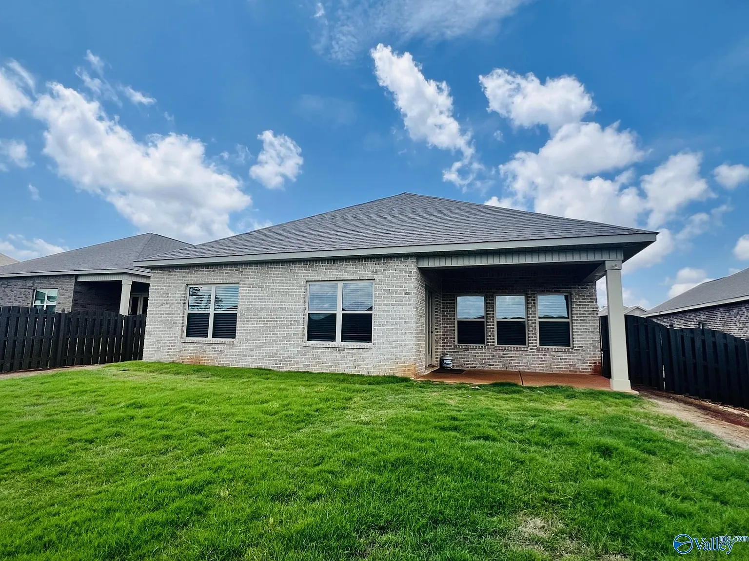 4 bed, 3.0 bath, 2108 sqft, $2,295 — Photo 3