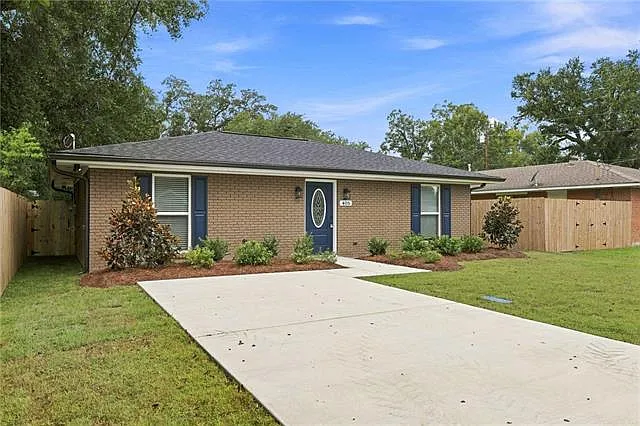 3 bed, 2.0 bath, 1450 sqft, $1,750 — Photo 2