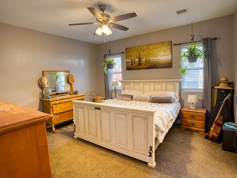 1141 W Cross Creek Ln — Photo 22
