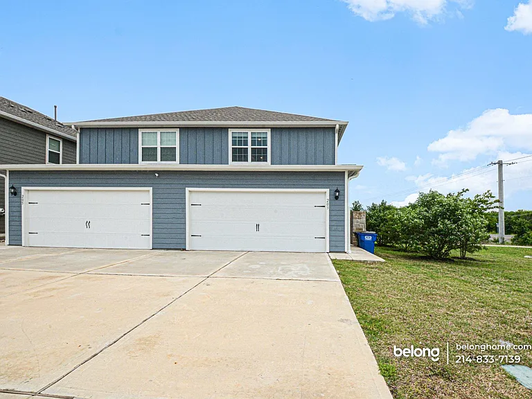 203 Marsh Ln — Photo 2