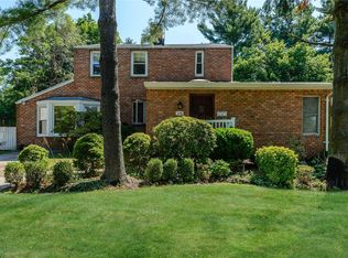 114 Deepdale Pkwy, Roslyn Heights, NY 11577