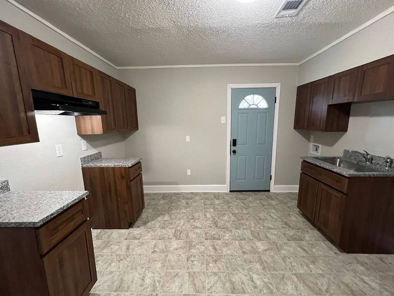 1846 Farrington St — Photo 3