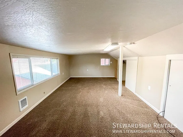 942 E 18th Ave #15 — Photo 12