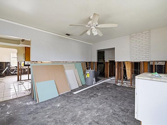 5th image of 451 Virginia Ave