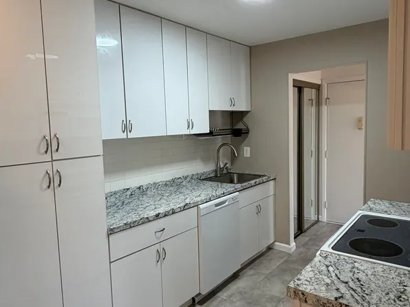 84 Amberly Dr Unit J, Manalapan, NJ 07726