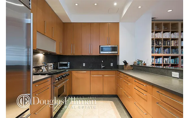 Rented by Douglas Elliman | media 15