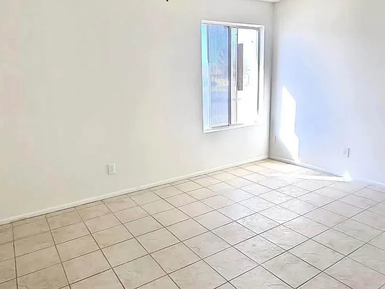 7237 W Montebello Ave — Photo 13
