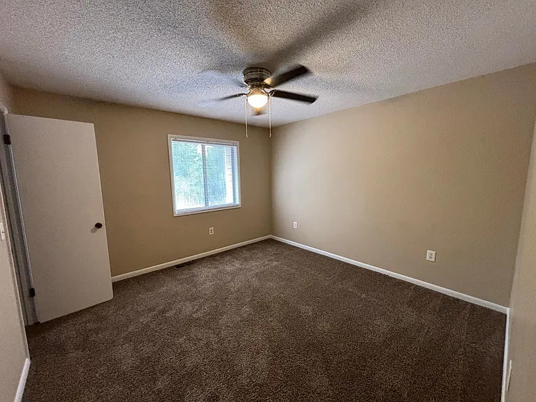 121 Candlebrook Dr — Photo 7
