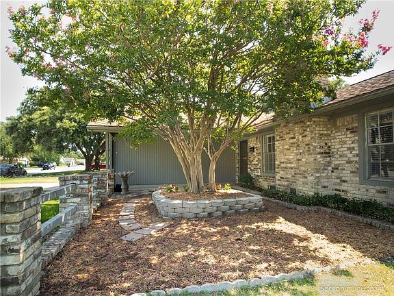 3rd image of 2116 Southmoor Dr