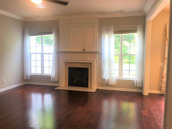 Living room with Fireplace