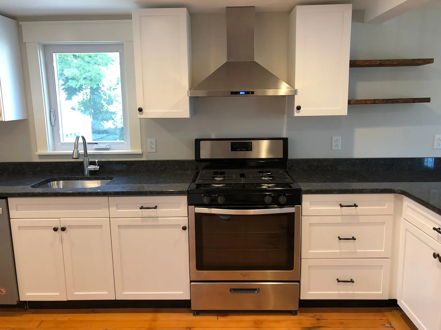 1 bed, 650 sqft, $1,600 — Photo 3