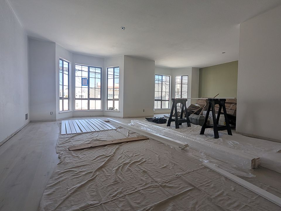 Living room (remodeling will be done soon, pictures will be updated soon)