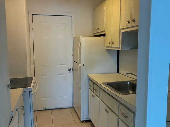300 NE 191st St APT 217, Miami, FL 33179