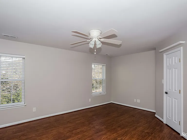 338 Courtland Ct — Photo 10