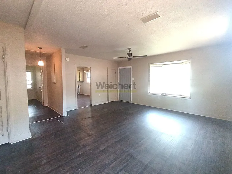 645 N 6th St — Photo 2