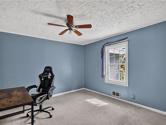 5th image of 2321 Pine Circle Dr