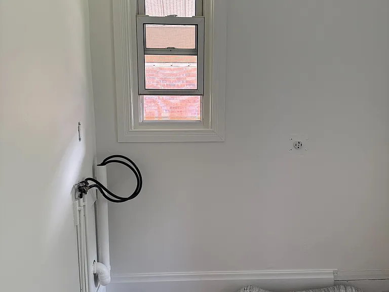 458 Russell St — Photo 9