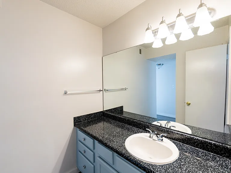 Stonewood Apartments — Photo 5