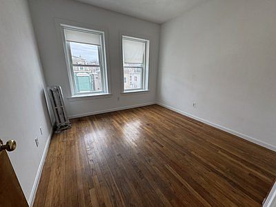 4th image of 146 Oxford St APT 2