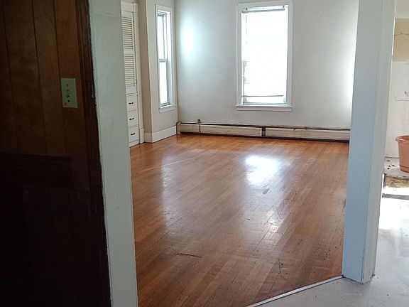 3rd image of 415 Chelmsford St #415