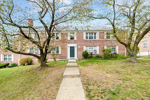 1046 E Main St #4 Photo 1