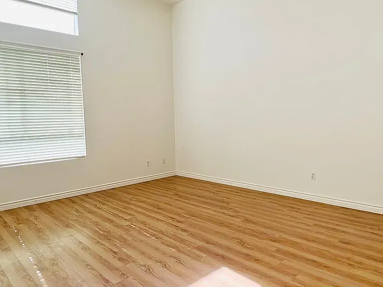 4742 Elmwood Ave #C — Photo 5