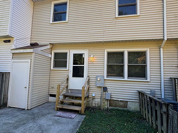 3rd image of 35 Bromley Dr