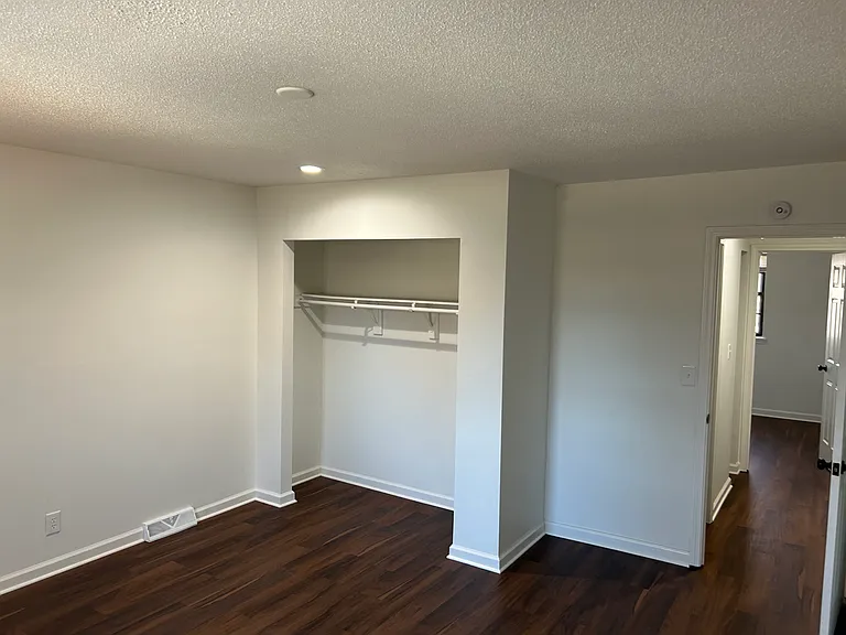 1405 E Haven Ln #1405 — Photo 3