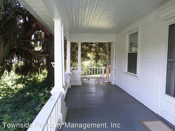 2nd image of 1075 Cambria St NE