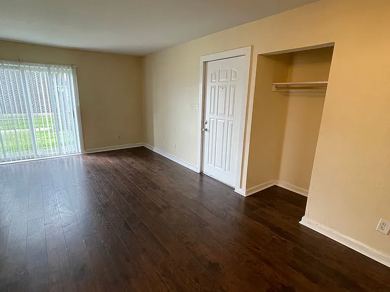 Abbott Acres Apartments — Photo 21
