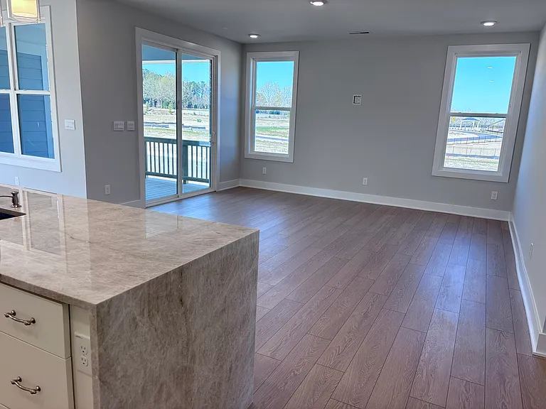 1353 Hurston Ln — Photo 18