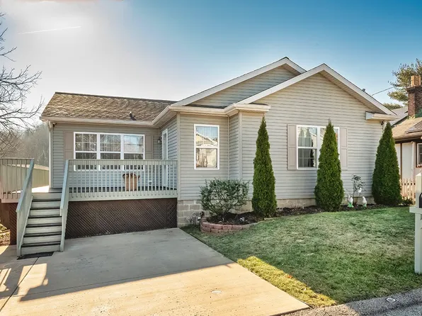 18 Crest Dr, Indianola, PA 15051