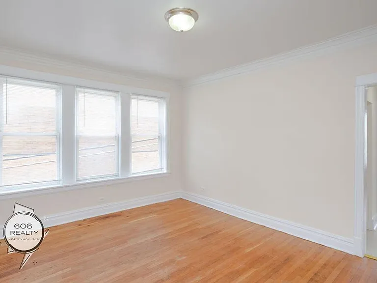 Marquette Park Apartment! — Photo 18