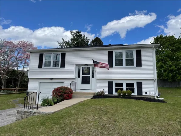 14 Hornbeam Dr, Cranston, RI 02921
