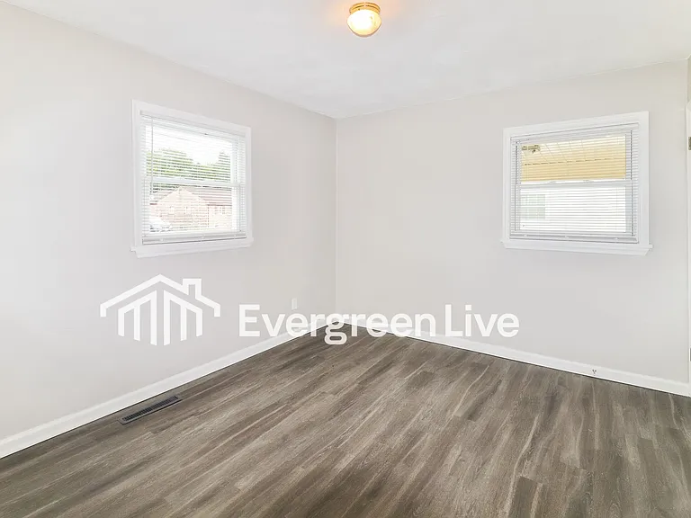521 Weaver Cir — Photo 12