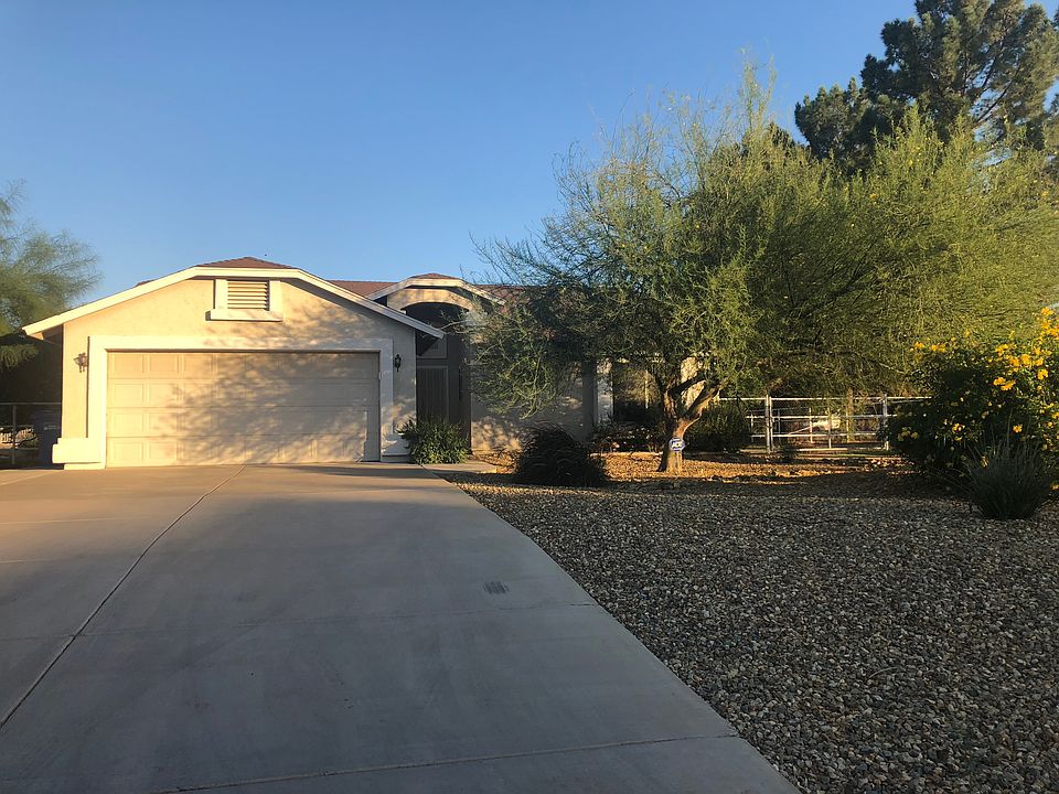 Lovely home, horse property 