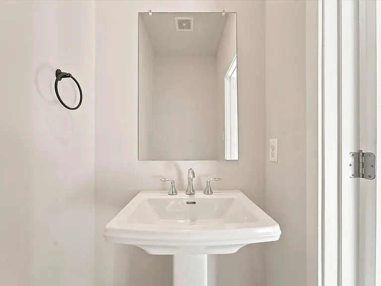 59 Four Leaf Dr — Photo 4