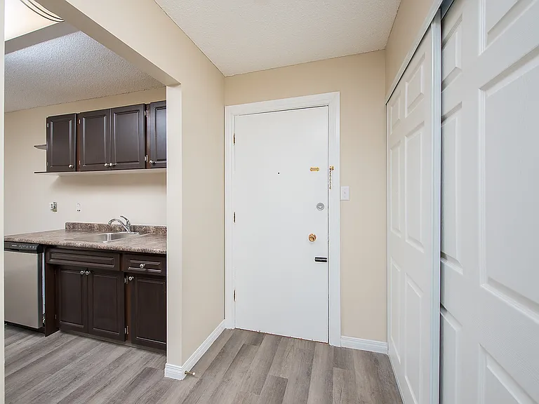 1602 Sherwood Dr — Photo 10