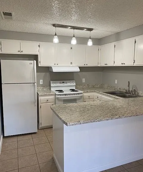Shasta Villa Apartments — Photo 12